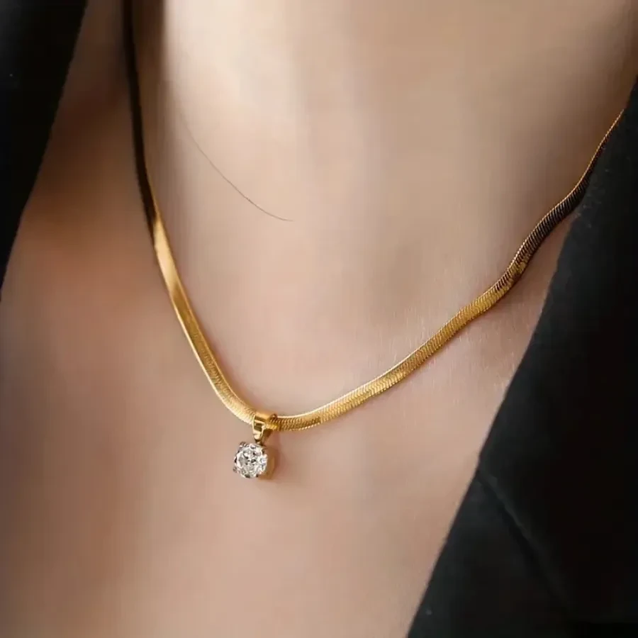 Nooxian 18K Gold-Plated Necklace with Sparkling Zirconia Pendant